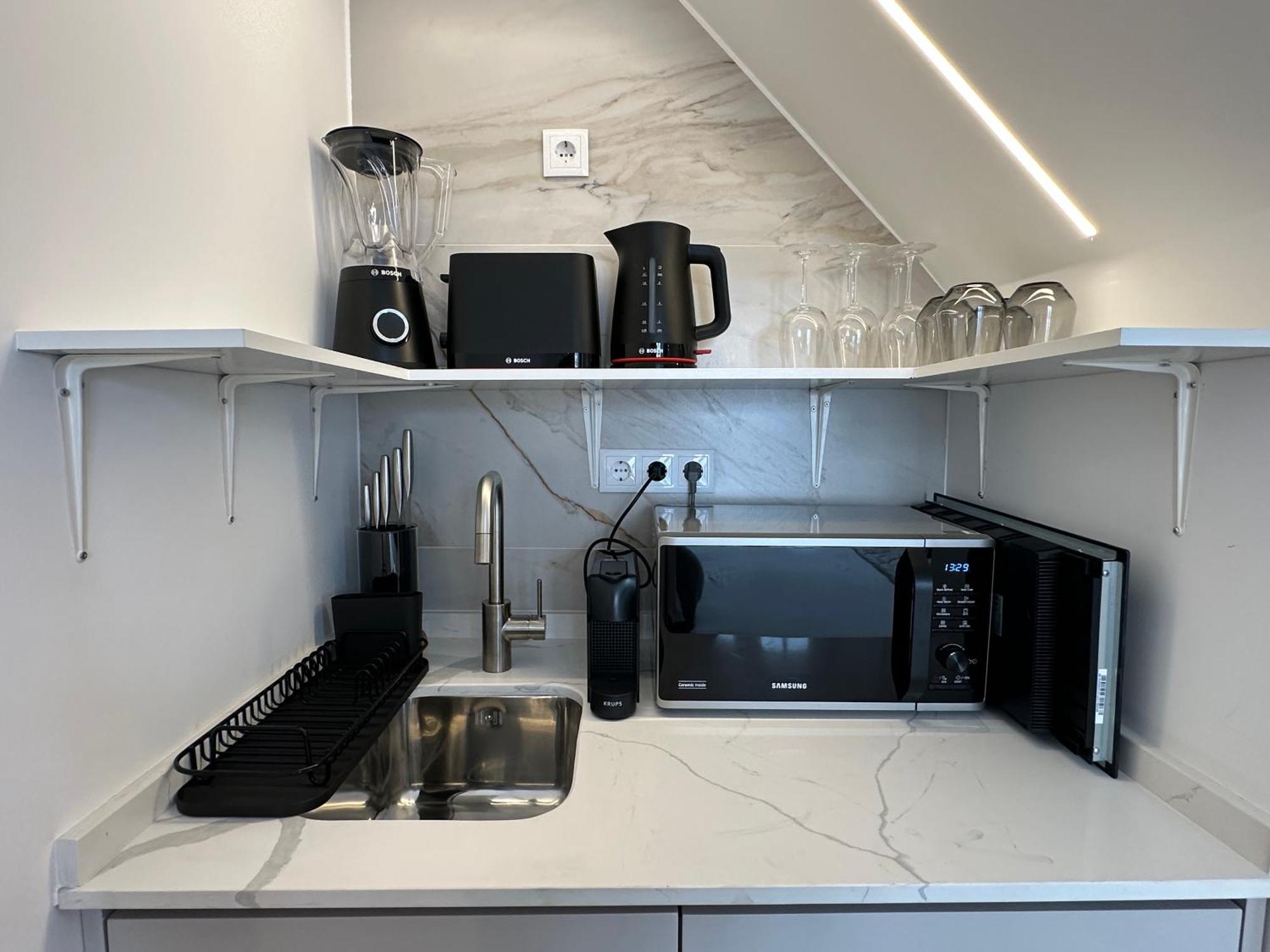 Apartment Whome Prime Location - Your Getaway